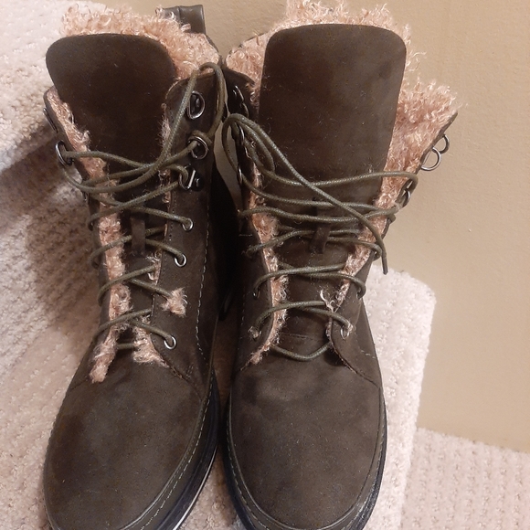 Winter Boots - Picture 3 of 11